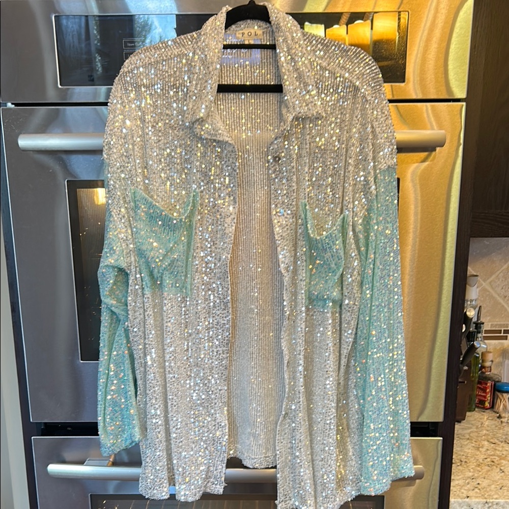 ❤️🔥LAST CHANCE ❤️🔥NWOT POL Sequin Blouse in Silver and Aqua